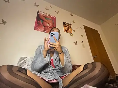 Snapshot of Iceblanca chatting on 02/11/26, 01:27 Iceblanca online show from 02/11/26, 01:27