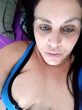 Snapshot of CRUELLAXX chatting on 02/11/25, 06:01 CRUELLAXX online show from 02/11/25, 06:01