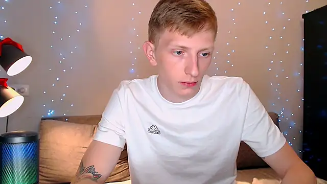 Snapshot of juliaanddima chatting on 02/13/25, 12:02 juliaanddima online show from 02/13/25, 12:02