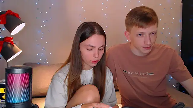 Snapshot of juliaanddima chatting on 02/13/25, 10:00 juliaanddima online show from 02/13/25, 10:00