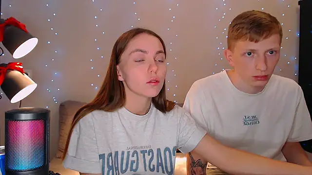 Snapshot of juliaanddima chatting on 02/19/25, 12:35 juliaanddima online show from 02/19/25, 12:35