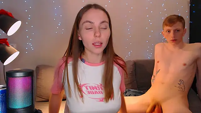 Snapshot of juliaanddima chatting on 02/22/25, 12:16 juliaanddima online show from 02/22/25, 12:16