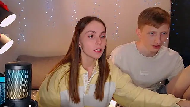 Snapshot of juliaanddima chatting on 02/27/25, 12:43 juliaanddima online show from 02/27/25, 12:43