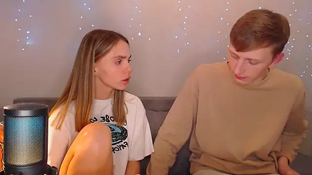 Snapshot of juliaanddima chatting on 03/21/25, 12:29 juliaanddima online show from 03/21/25, 12:29