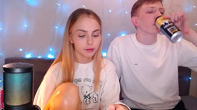 Snapshot of juliaanddima chatting on 09/21/25, 10:00 juliaanddima online show from 09/21/25, 10:00