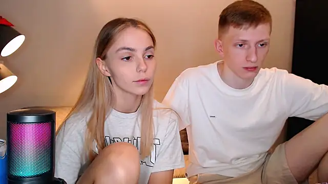 Snapshot of juliaanddima chatting on 10/22/25, 09:47 juliaanddima online show from 10/22/25, 09:47