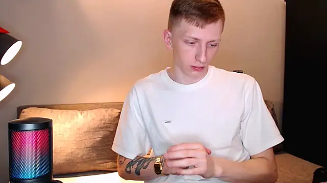 Snapshot of juliaanddima chatting on 10/23/25, 09:02 juliaanddima online show from 10/23/25, 09:02