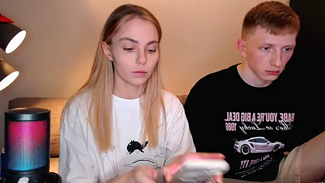 Snapshot of juliaanddima chatting on 10/24/25, 10:28 juliaanddima online show from 10/24/25, 10:28