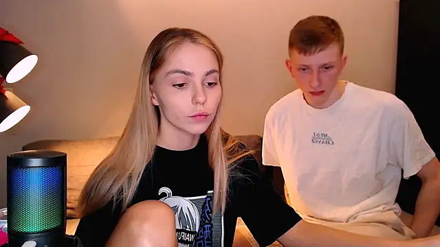 Snapshot of juliaanddima chatting on 10/25/25, 09:42 juliaanddima online show from 10/25/25, 09:42