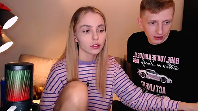 Snapshot of juliaanddima chatting on 10/26/25, 10:15 juliaanddima online show from 10/26/25, 10:15