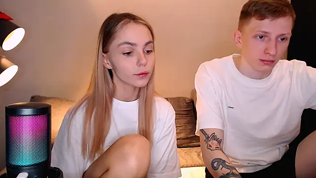 Snapshot of juliaanddima chatting on 10/31/25, 06:58 juliaanddima online show from 10/31/25, 06:58