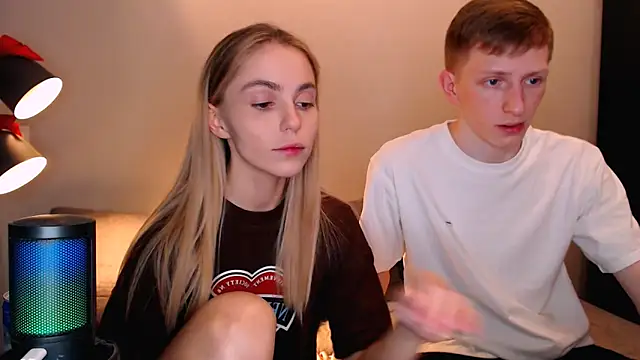 Snapshot of juliaanddima chatting on 11/11/25, 10:10 juliaanddima online show from 11/11/25, 10:10