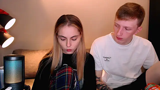 Snapshot of juliaanddima chatting on 11/12/25, 10:09 juliaanddima online show from 11/12/25, 10:09