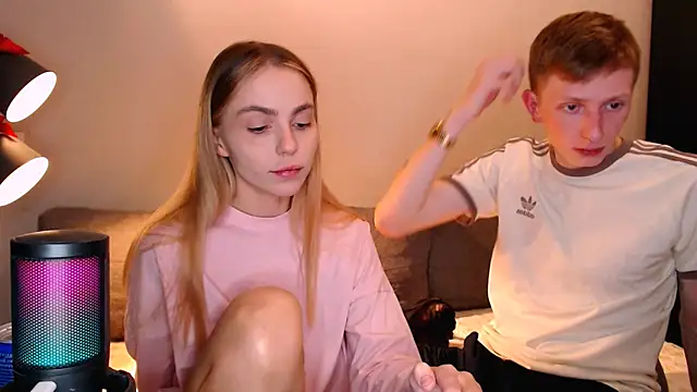 Snapshot of juliaanddima chatting on 11/14/25, 10:07 juliaanddima online show from 11/14/25, 10:07