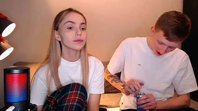 Snapshot of juliaanddima chatting on 11/15/25, 09:43 juliaanddima online show from 11/15/25, 09:43