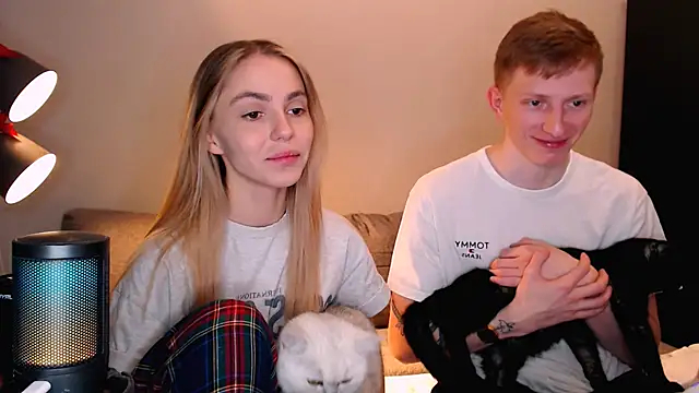 Snapshot of juliaanddima chatting on 11/18/25, 10:14 juliaanddima online show from 11/18/25, 10:14