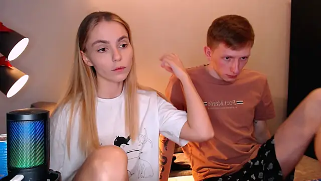 Snapshot of juliaanddima chatting on 11/20/25, 08:25 juliaanddima online show from 11/20/25, 08:25