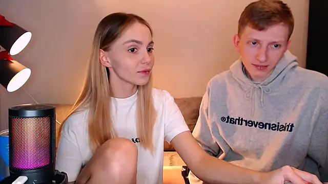 Snapshot of juliaanddima chatting on 11/21/25, 08:46 juliaanddima online show from 11/21/25, 08:46