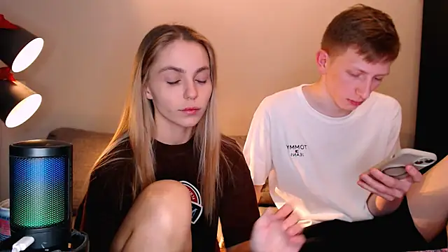 Snapshot of juliaanddima chatting on 11/23/25, 09:36 juliaanddima online show from 11/23/25, 09:36