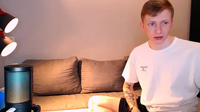 Snapshot of juliaanddima chatting on 11/24/25, 09:42 juliaanddima online show from 11/24/25, 09:42