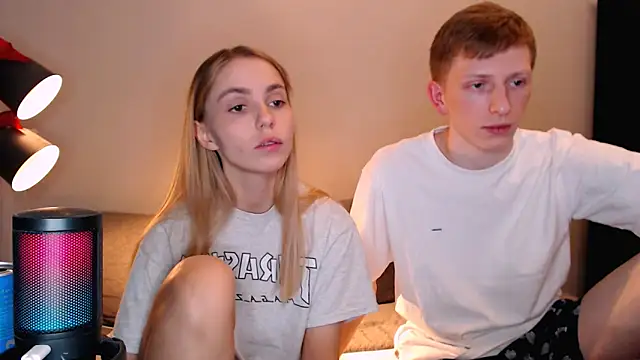 Snapshot of juliaanddima chatting on 11/25/25, 10:32 juliaanddima online show from 11/25/25, 10:32