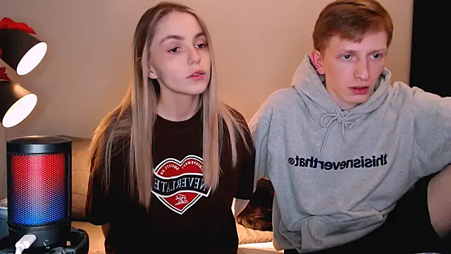 Snapshot of juliaanddima chatting on 12/14/25, 10:36 juliaanddima online show from 12/14/25, 10:36