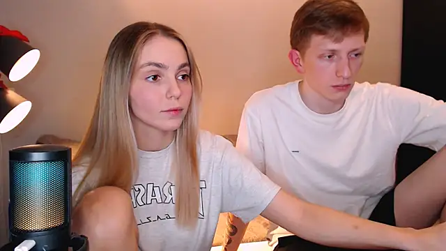 Snapshot of juliaanddima chatting on 12/16/25, 09:20 juliaanddima online show from 12/16/25, 09:20