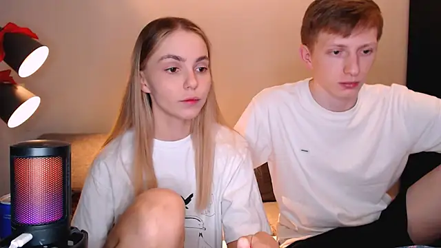 Snapshot of juliaanddima chatting on 12/17/25, 10:05 juliaanddima online show from 12/17/25, 10:05