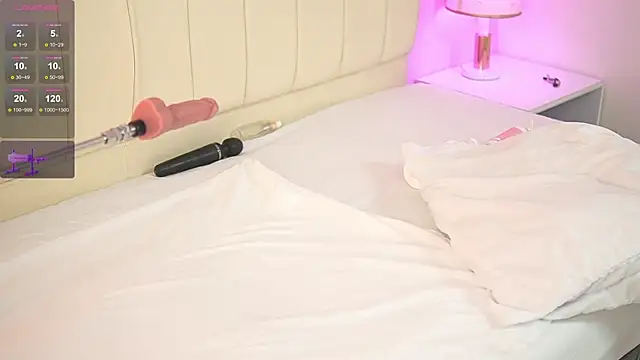 Snapshot of caroline_adams_ chatting on 02/08/25, 12:17 caroline adams online show from 02/08/25, 12:17