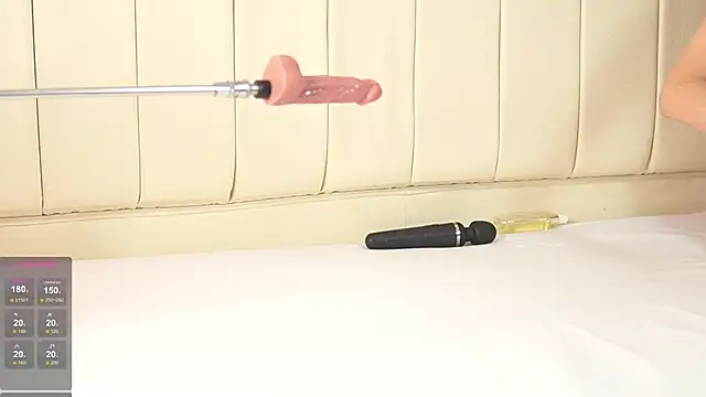 Snapshot of caroline_adams_ chatting on 02/10/25, 10:30 caroline adams online show from 02/10/25, 10:30