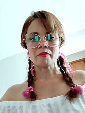 Snapshot of Meganlola chatting on 09/15/25, 01:55 Meganlola online show from 09/15/25, 01:55