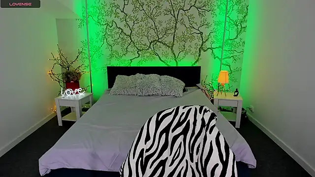 Linda EX online show from 10/02/25, 05:58