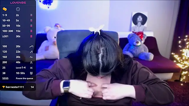 Snapshot of Emily_Mo chatting on 01/02/25, 06:40 Emily Mo online show from 01/02/25, 06:40