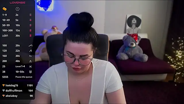 Snapshot of Emily_Mo chatting on 01/05/25, 09:37 Emily Mo online show from 01/05/25, 09:37