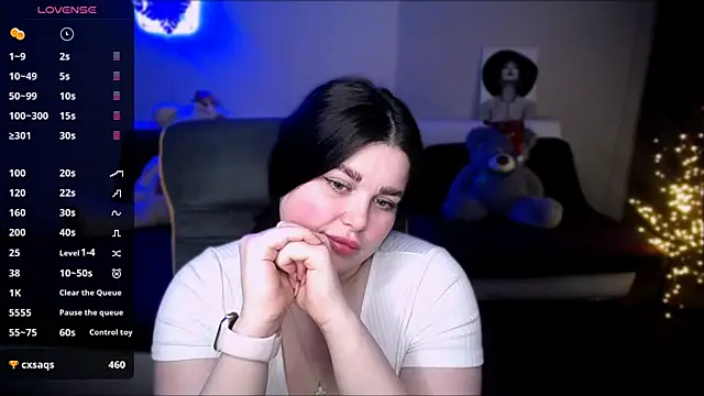 Snapshot of Emily_Mo chatting on 01/08/25, 10:37 Emily Mo online show from 01/08/25, 10:37