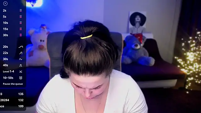 Snapshot of Emily_Mo chatting on 01/12/25, 12:33 Emily Mo online show from 01/12/25, 12:33