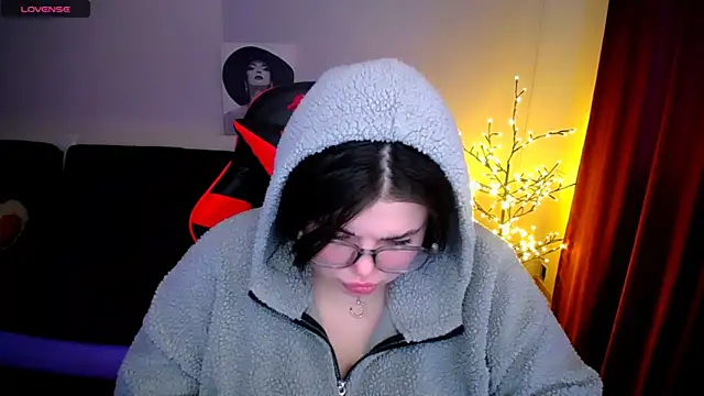 Snapshot of Emily_Mo chatting on 01/22/25, 09:46 Emily Mo online show from 01/22/25, 09:46