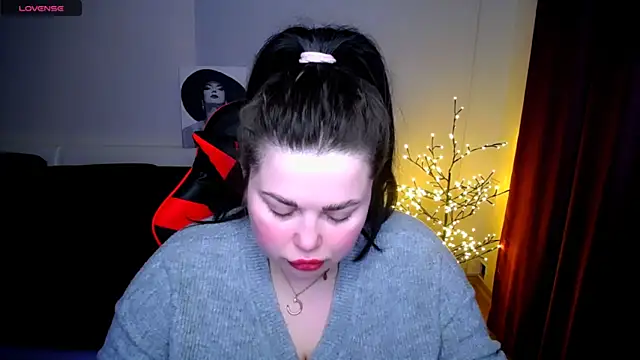 Snapshot of Emily_Mo chatting on 01/24/25, 06:35 Emily Mo online show from 01/24/25, 06:35