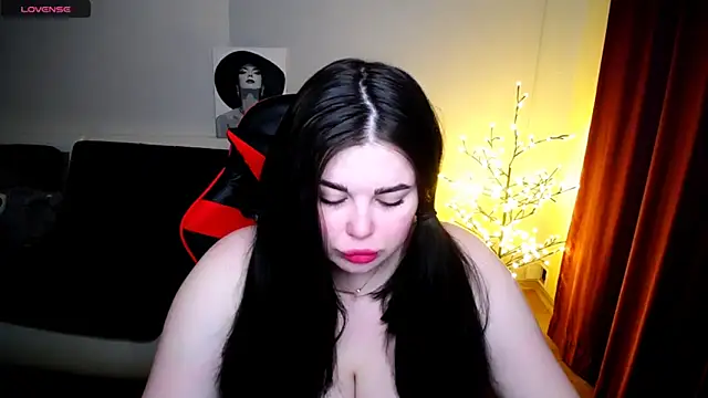 Snapshot of Emily_Mo chatting on 01/28/25, 06:38 Emily Mo online show from 01/28/25, 06:38