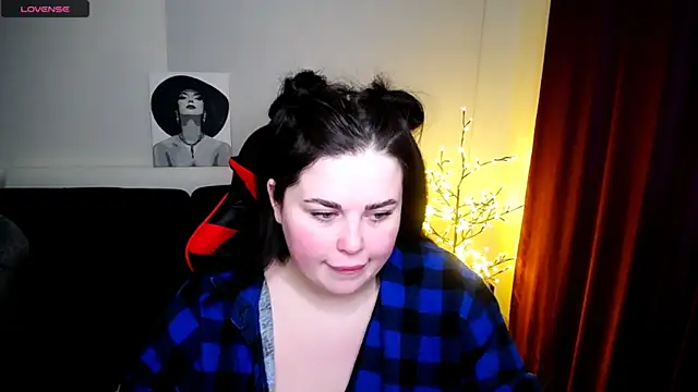 Snapshot of Emily_Mo chatting on 02/01/25, 09:43 Emily Mo online show from 02/01/25, 09:43