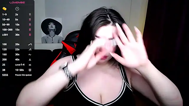 Snapshot of Emily_Mo chatting on 02/02/25, 06:26 Emily Mo online show from 02/02/25, 06:26