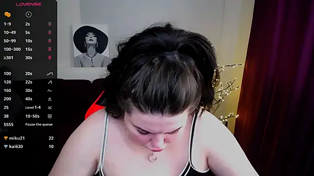 Snapshot of Emily_Mo chatting on 02/04/25, 09:49 Emily Mo online show from 02/04/25, 09:49