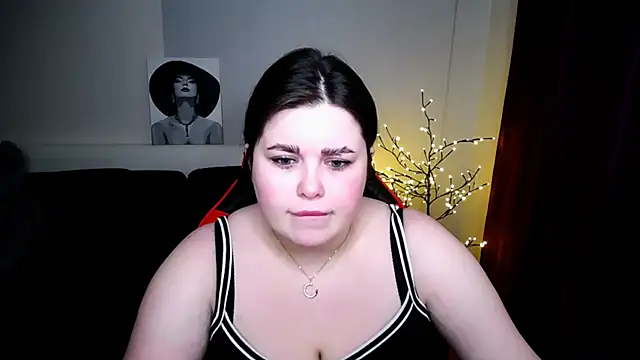 Snapshot of Emily_Mo chatting on 02/05/25, 06:24 Emily Mo online show from 02/05/25, 06:24