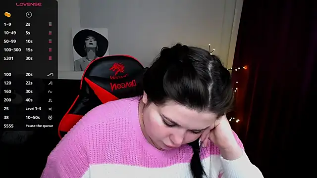 Snapshot of Emily_Mo chatting on 02/12/25, 06:51 Emily Mo online show from 02/12/25, 06:51