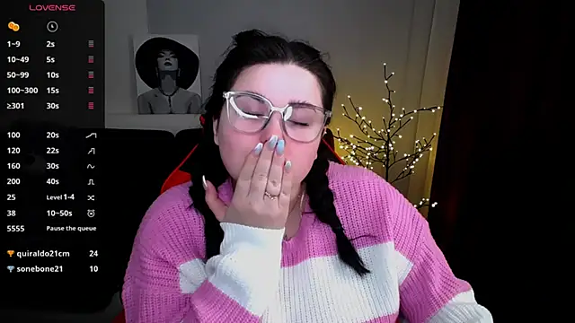 Snapshot of Emily_Mo chatting on 02/12/25, 09:52 Emily Mo online show from 02/12/25, 09:52