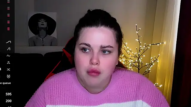 Snapshot of Emily_Mo chatting on 02/13/25, 09:41 Emily Mo online show from 02/13/25, 09:41