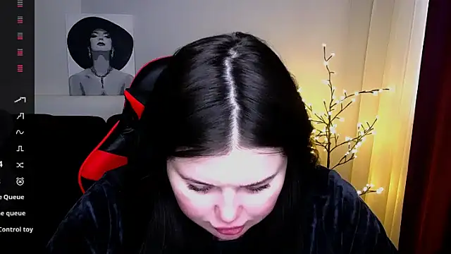 Snapshot of Emily_Mo chatting on 02/14/25, 06:34 Emily Mo online show from 02/14/25, 06:34