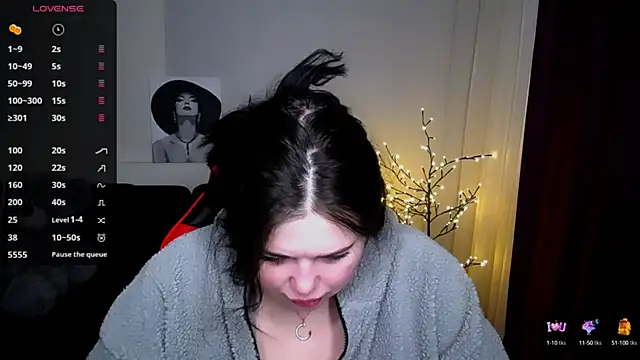 Snapshot of Emily_Mo chatting on 02/15/25, 06:23 Emily Mo online show from 02/15/25, 06:23