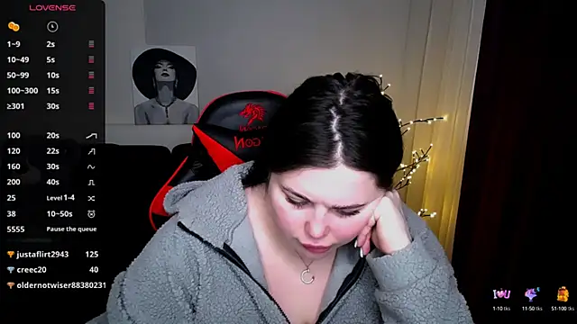 Snapshot of Emily_Mo chatting on 02/15/25, 09:27 Emily Mo online show from 02/15/25, 09:27