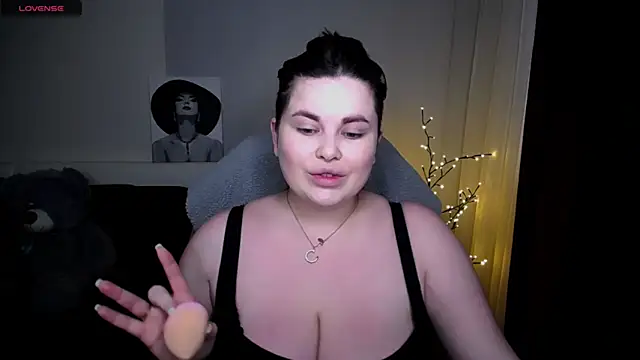 Snapshot of Emily_Mo chatting on 02/16/25, 05:59 Emily Mo online show from 02/16/25, 05:59